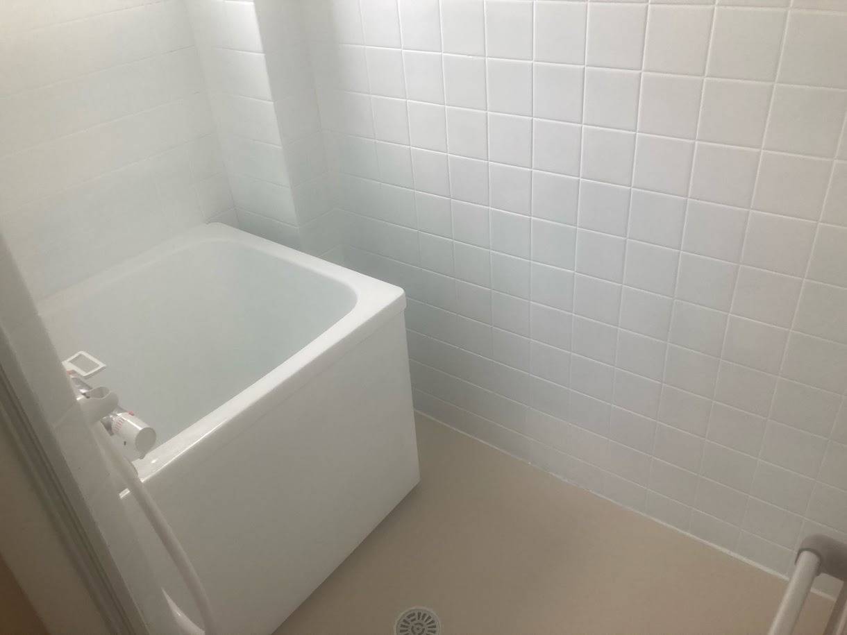 【大阪】お風呂のリメイク浴槽塗装　タイル壁エッチング塗装　床シート